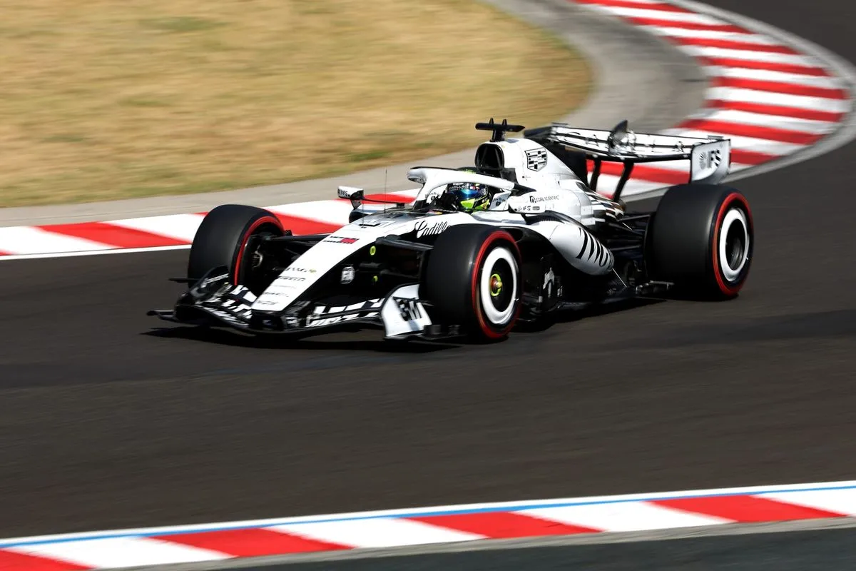 キャデラックF1、ブレーキ火災に泣く。初年度の開発は「期待外れ」