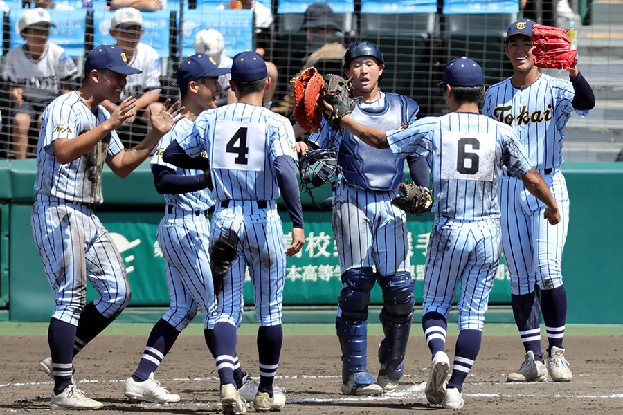 甲子園で「どっちがどっち」混乱！東海大甲府vs鶴岡東、縦縞ユニホーム激似で視聴者騒然