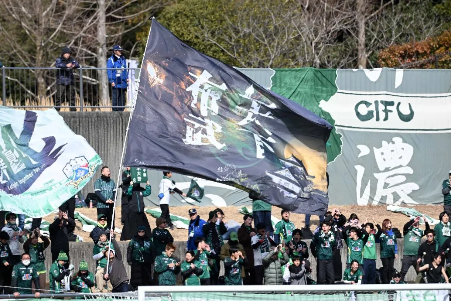 FC岐阜、新ユニは「オーロラのように美しい」 博物館との異色コラボに専門家も絶賛