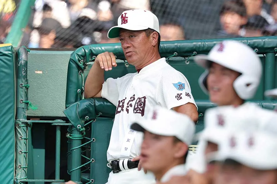 日南学園・金川監督が敗戦後に見せた“拍手”に称賛の声「お人柄出てるなぁ」