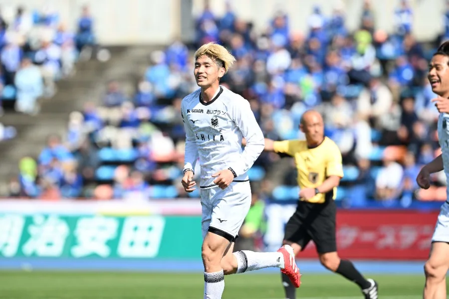 札幌DF中村桐耶が入籍！タキシード姿に「似合いすぎ」祝福殺到