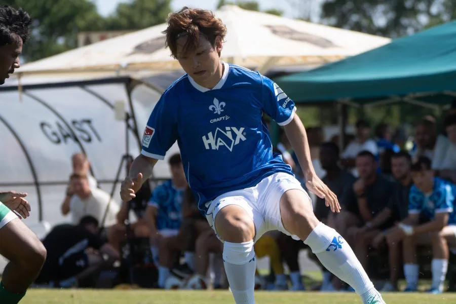 ダルムシュタット古川陽介、同僚韓国人FWが“お姫様抱っこ”でピッチ外へ！ドイツ衝撃