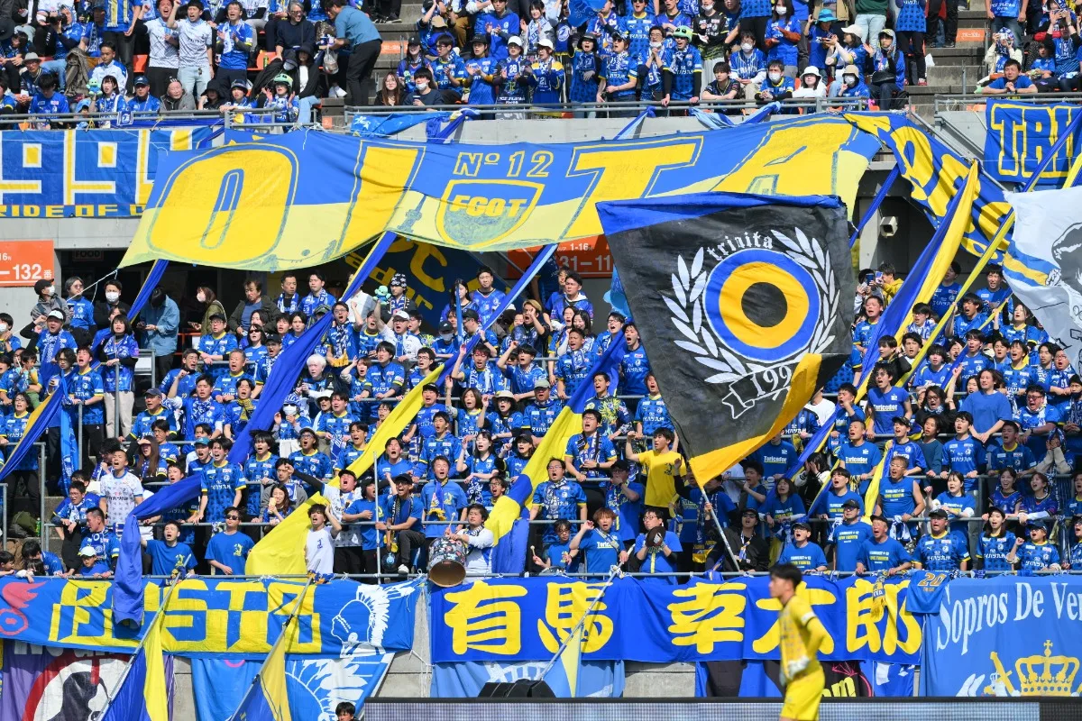 大分トリニータ、衝撃の新ユニ公開！太め十字ラインに「パルマ彷彿」の声