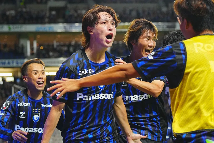 G大阪が浦和に4-3大逆転！終盤8分間で4発、サヴィオ退場の大荒れ開幕戦