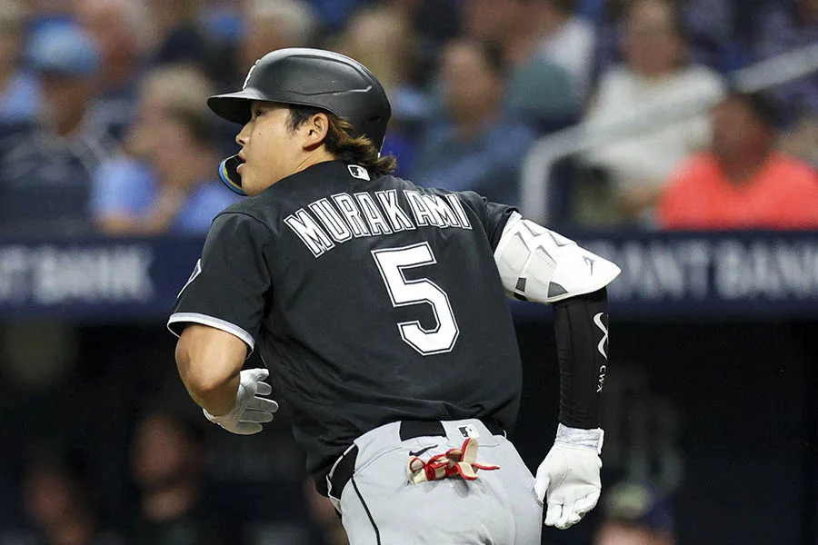 村上宗隆、24号2ラン＆お辞儀ハイタッチ！シカゴファン熱狂「美しい」