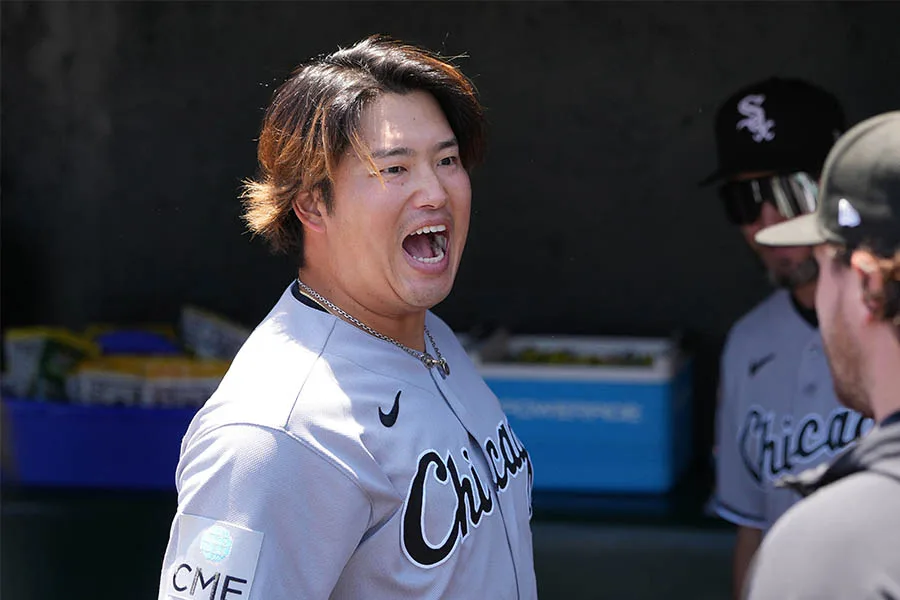 村上宗隆が持った「お～いお茶」にファン歓喜！大谷翔平限定パッケージに注目