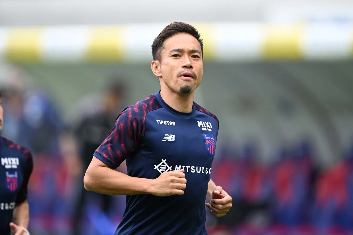 長友佑都、去就未定のまま開幕節・町田戦に登場！花束贈呈と挨拶でファンと直接対面