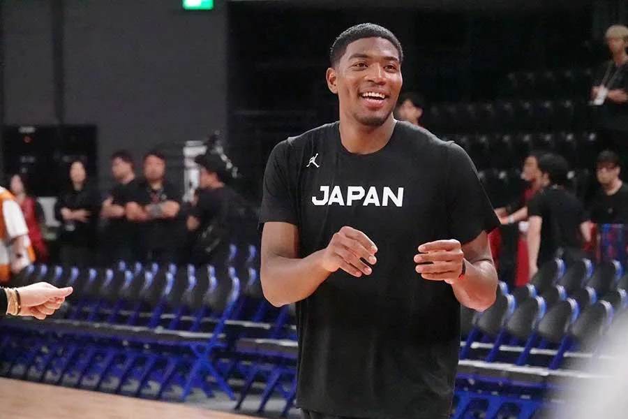 八村塁、ベンチでまさかの「退場！」宣告！ファン爆笑「悪い顔してるwww」