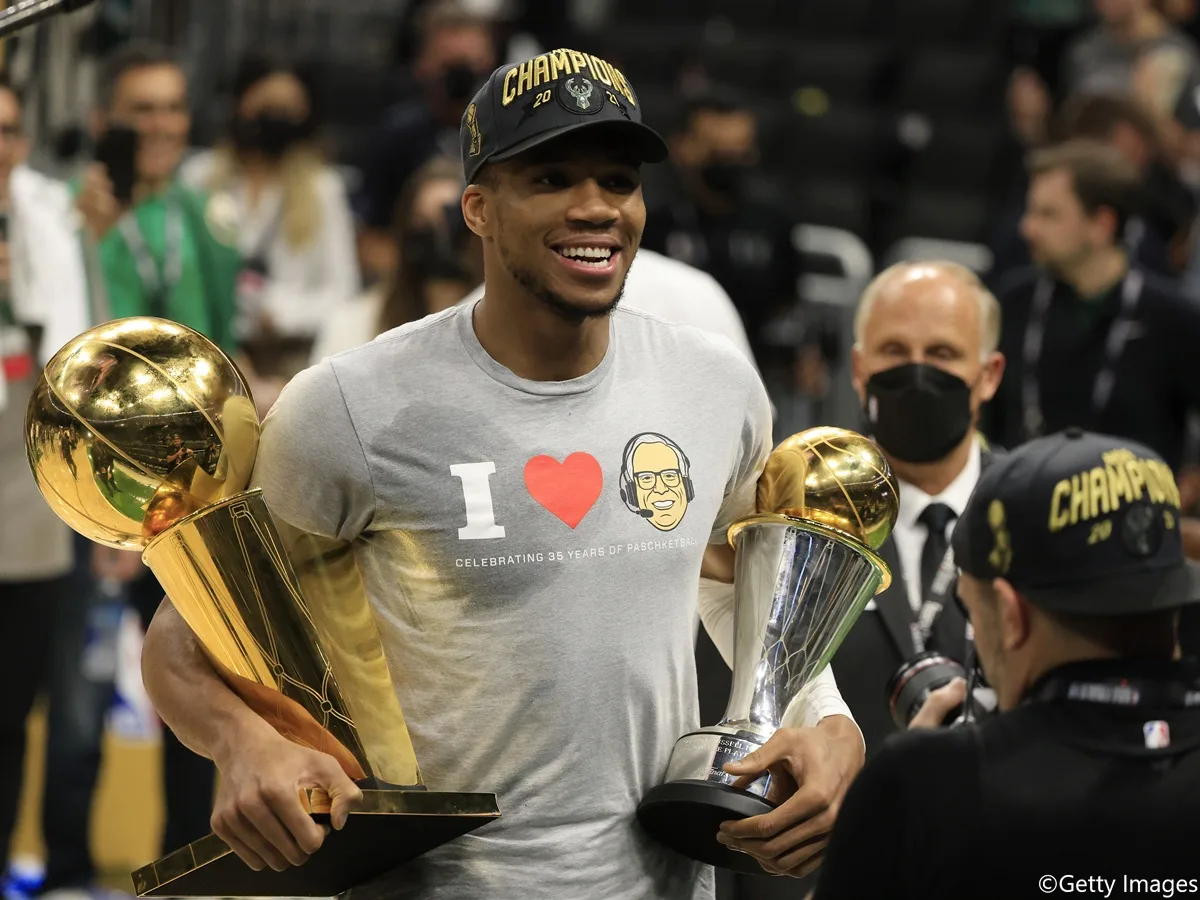 ヤニス凱旋は2027年1月！NBAスター古巣対決の行方