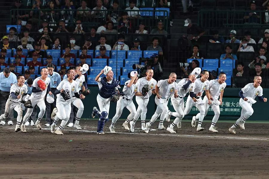 甲子園で朝8時から「魔曲」炸裂！佐野日大・荒川結衿が先制犠飛、X騒然